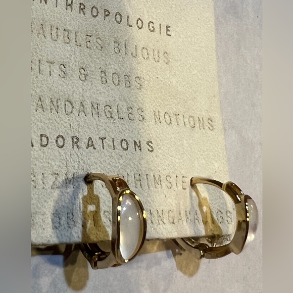 💎 NWT! ANTHROPOLOGIE Gold Huggies - Picture 4 of 4